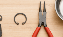 E型止め輪の外し方・付け方をやさしく解説｜C型・スナップリングとの違いも紹介