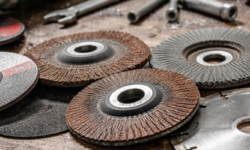 最初の1枚で失敗しない｜ディスクグラインダー砥石の種類・サイズ・穴径をやさしく解説